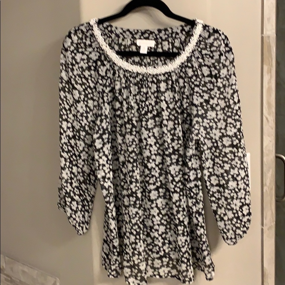 Women’s Top - dressy neckline